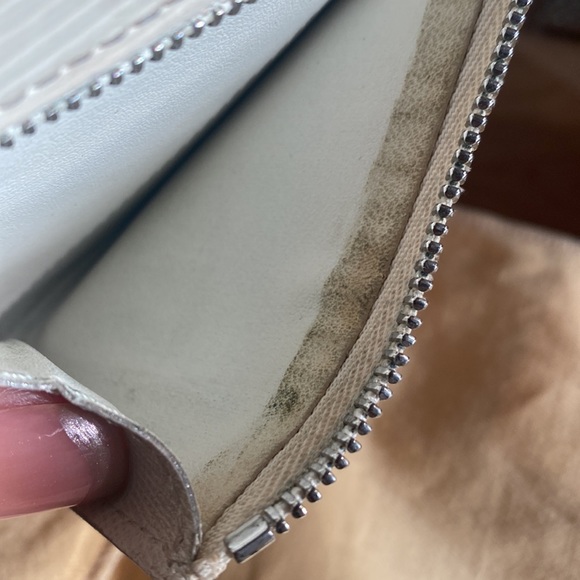 EUC Louis Vuitton Ivory Epi Leather Koala Wallet $275 - Picture 12 of 13